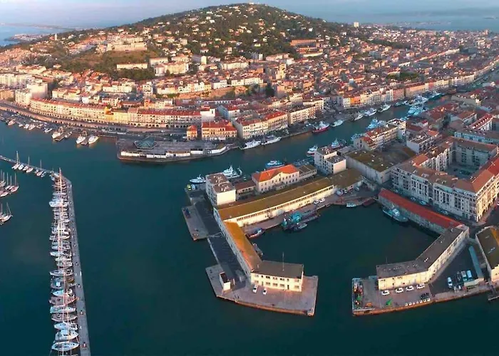 Centre Proche Des Quais, Avec Parking Prive