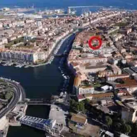 Centre Proche Des Quais, Avec Parking Prive *